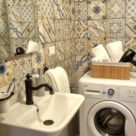 Maison Chrilo, *